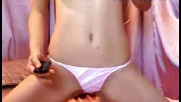 Sarışın sevgilisini razı salmaq üçün ağzından istifadə edir və sikdirilir