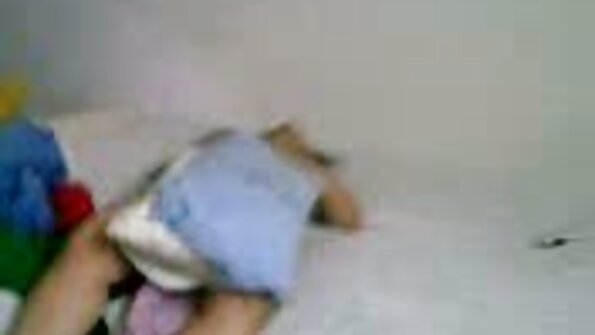 Sarışın bal iki cazibədar qaraşın ilə aldadır