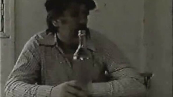 Heyrətamiz qara qızların götləri ağ sikdən bəzi trafik alır