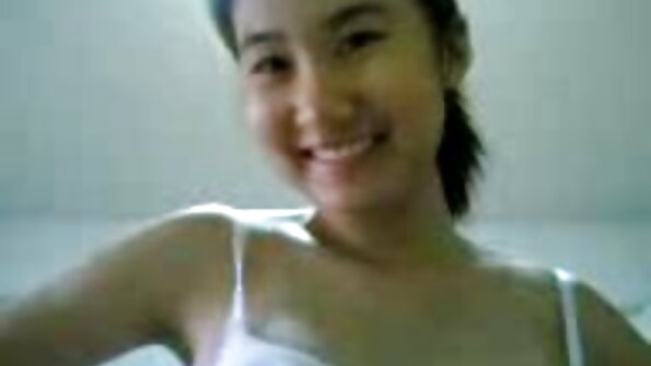 Sarışın bomba gözəl pozalarda döyünən siklə nüfuz etdi