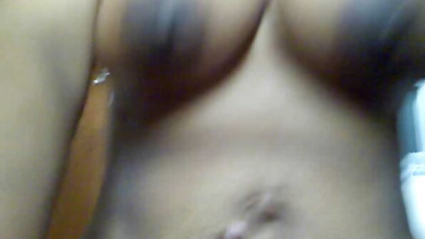 Böyük bir eşşək qırmızı saçlı amçuxunun içərisində böyük bir sərt qara siki alır