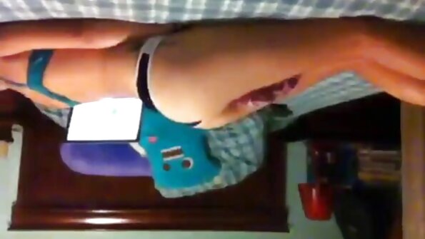 Bir qaraşın çox lazım olan anal almaq üçün sıx pişikini açır