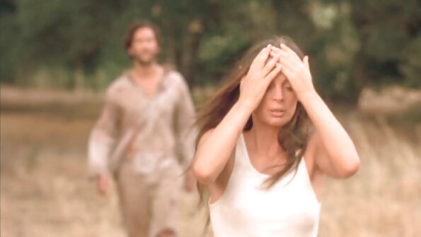 Tatuirovkalı ləzzətli anal sevən porno ulduzu yalayır