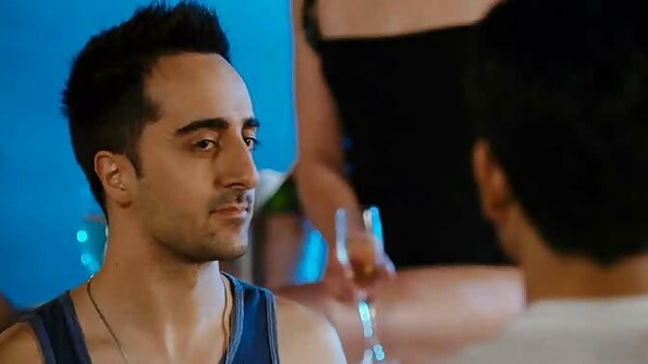 Sevimli veb-kamera modeli Sabina Rouge kamerası üçün pərəstişkarlarını ələ salır