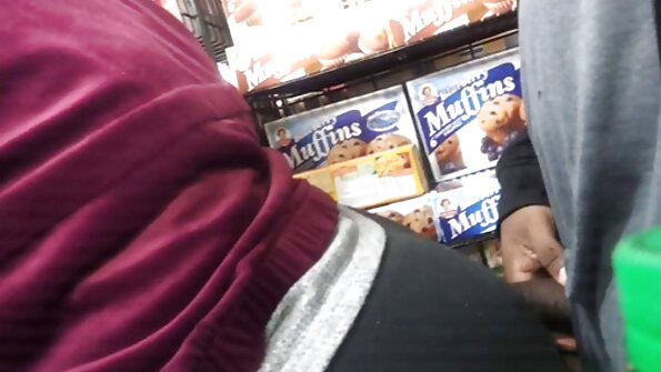 Əyləncəli sevən körpə, sərt sik yalayan kimi gülümsəyir