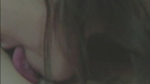 Seksual qancıq üçlükdə eyni anda iki kişi tərəfindən sikilir