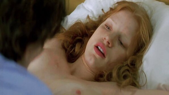 Soffie adlı xoruz ac qarğa saçlı bal sik sürməyə hazırdır