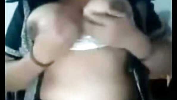 Qara saçlı xanım mətbəxdə kişisi tərəfindən döyülür