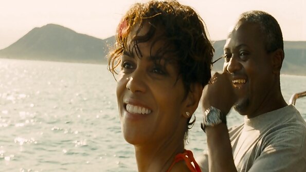 Qaynar minx ayaqlarını açır ki, onların arasında xoruz ala bilsin