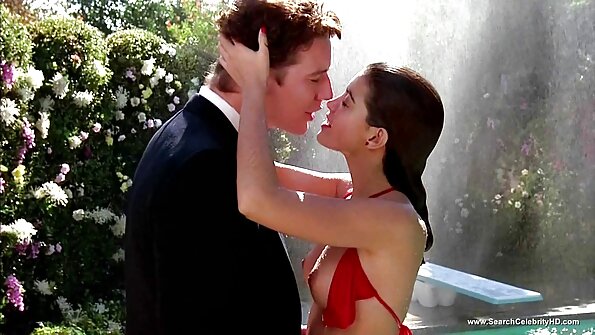 Sarışın babe qırmızı saçlıları straponla bunu etməyə şirnikləndirir