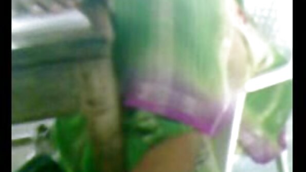 Seksual götü olan sarışın bal onun pişiyinə nüfuz edir