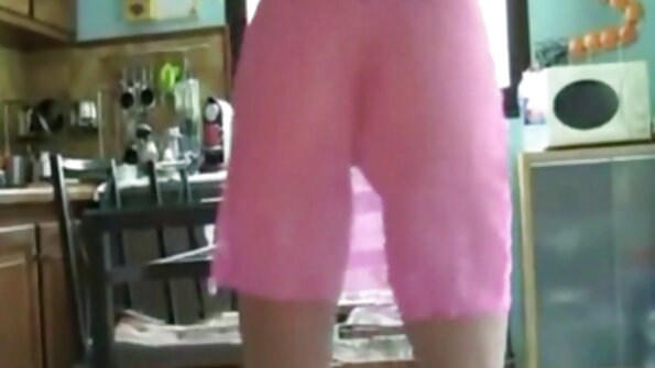 A cılız şey bu gün divan onun pişik bir sik əldə edir