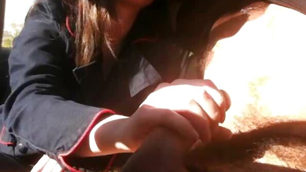 Gözəl siması olan sarışın bir mütəxəssis kimi böyük xoruz əmir