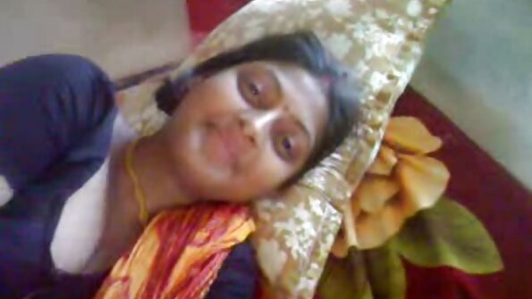 Qara cücə ovunun içərisində böyük ətli ağ sik alır