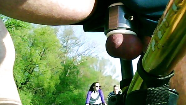 Bir qaraşın iki kişi ilə üçlükdə bərk sikilir