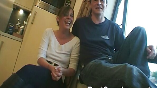 Böyük bir eşşək qadın əyilir ki, içəri girsin