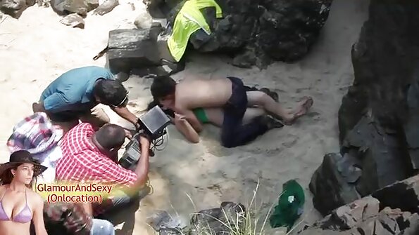 Xoruzu sevən bir qadın bunu seksual şəkildə çəkir