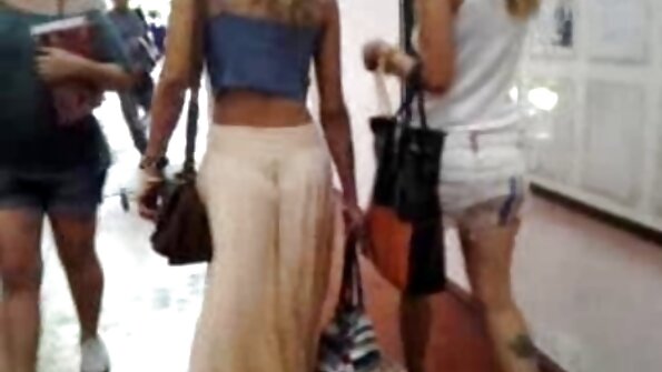 Bir ikili ikilisi qarşımızda bəzi isti və seksual işlər görür