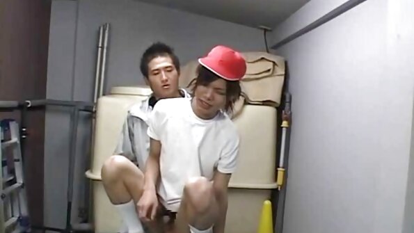 Bir xoruz onun amcığını vura bilsin ki, uyğun bir qadın özünü açır