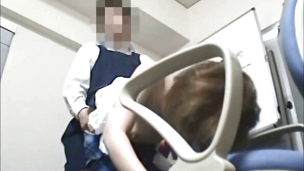 Bootylicious MILF onun yoga şalvar hərtərəfli sikilmiş olur