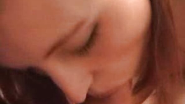 Busty sarışın puma boğazlanır və titfucked olunur