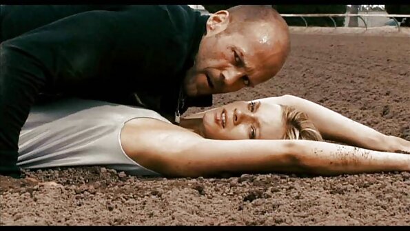 Böyük bir sik hündürdaban ayaqqabılı bir qızın içərisinə itələnir