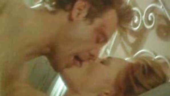 Əmizdirməyi sevən qancıq onun yaraşıqlı ağzına boşalır