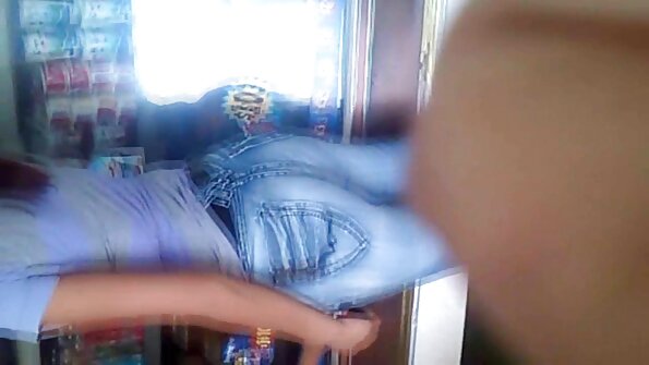 Cum udmağı sevən cücə çarpayıda sikilir