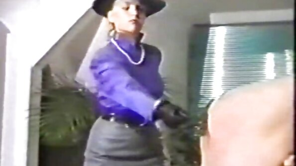 Sarışın gözəl Nina Elle və təcrübəli Keiran Li isti hərəkətdə