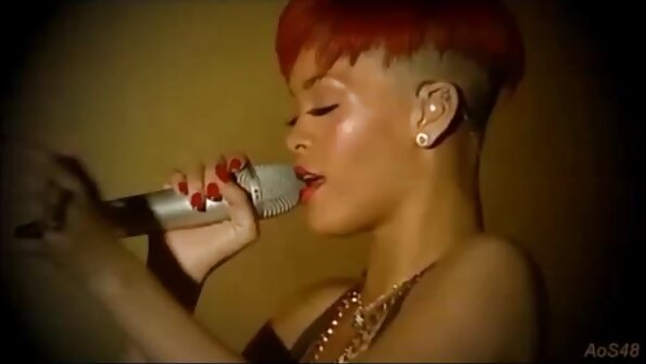 Corablı bir qaraşın iki oğlan arasındadır, üçlü ilə sikişir