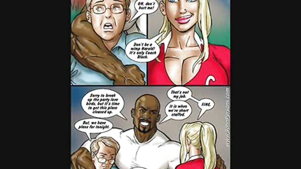 Buruq sarışın böyük bir xoruz üçün tüklü pişiyi açır