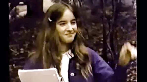 Sitayişə layiq yeniyetmə parkda açıq havada twat vurdu