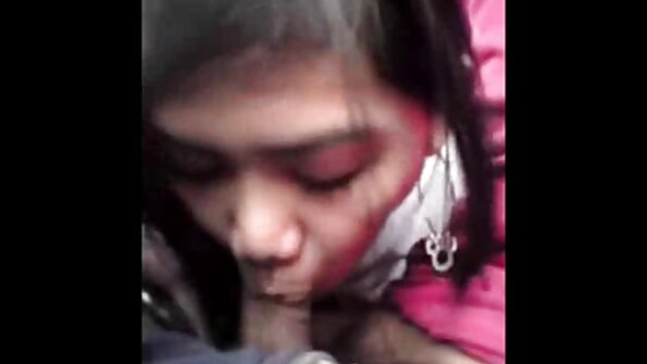 Qara xoruzu sevən sarışın onun sıx götünü böyük hiss edir